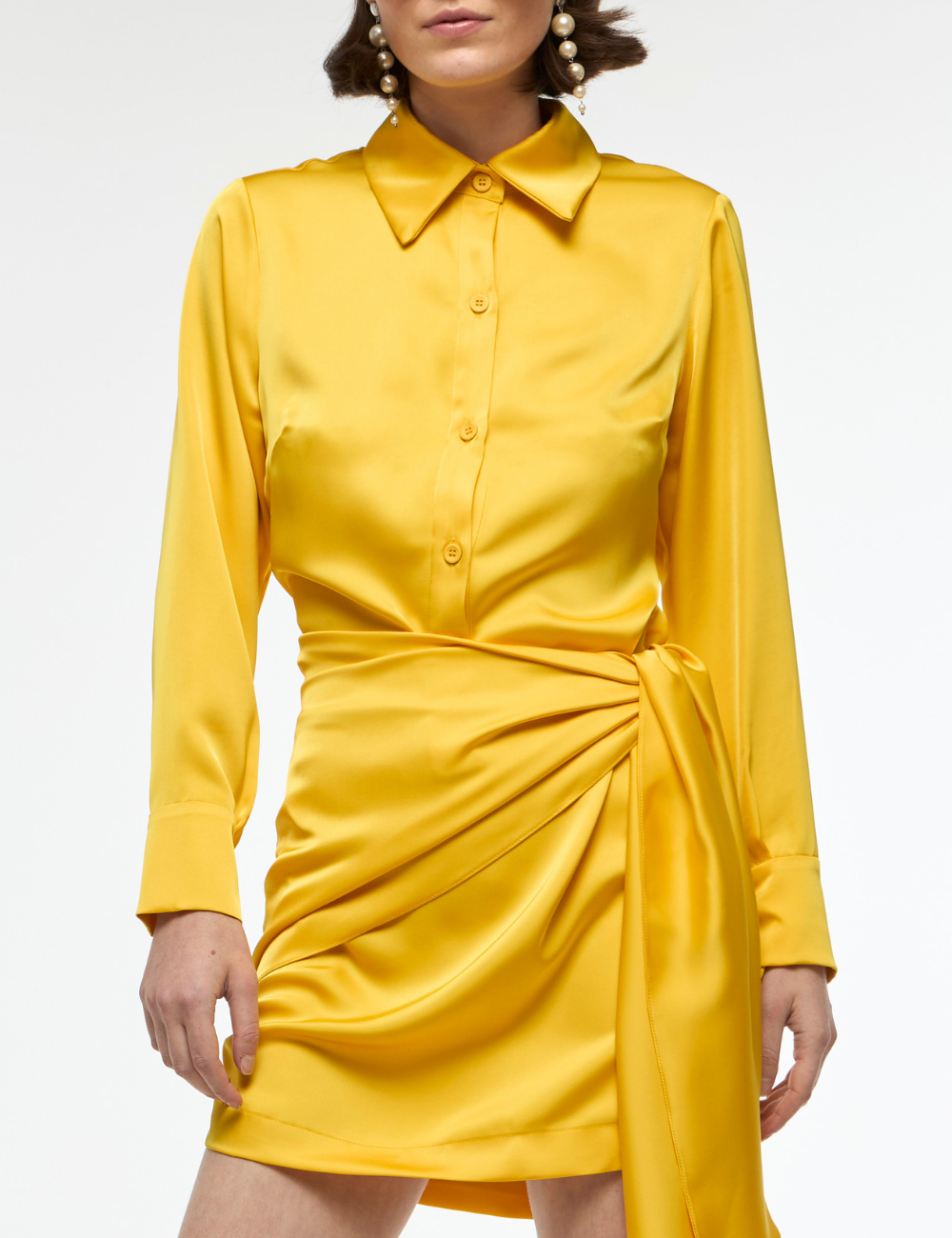 Vestido Curto Amarelo em Cetim com Amarração