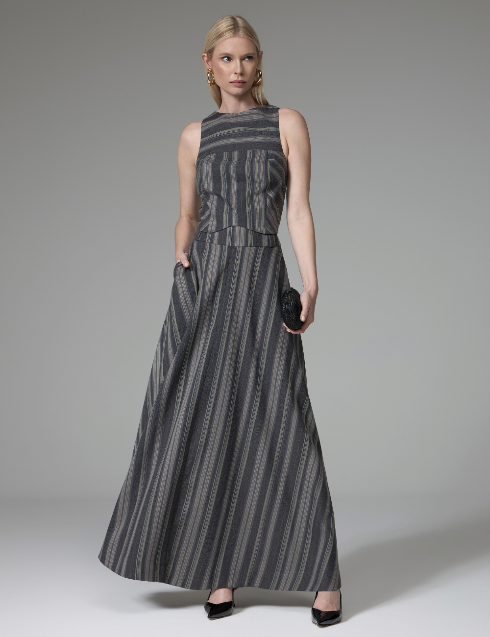 Conjunto Listrado Cinza com Saia