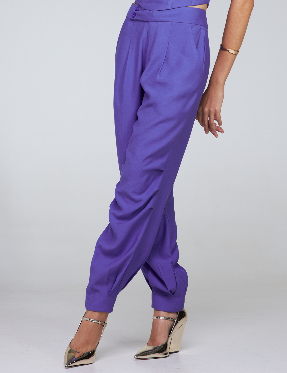 Calça Cenoura Roxa com Pregas