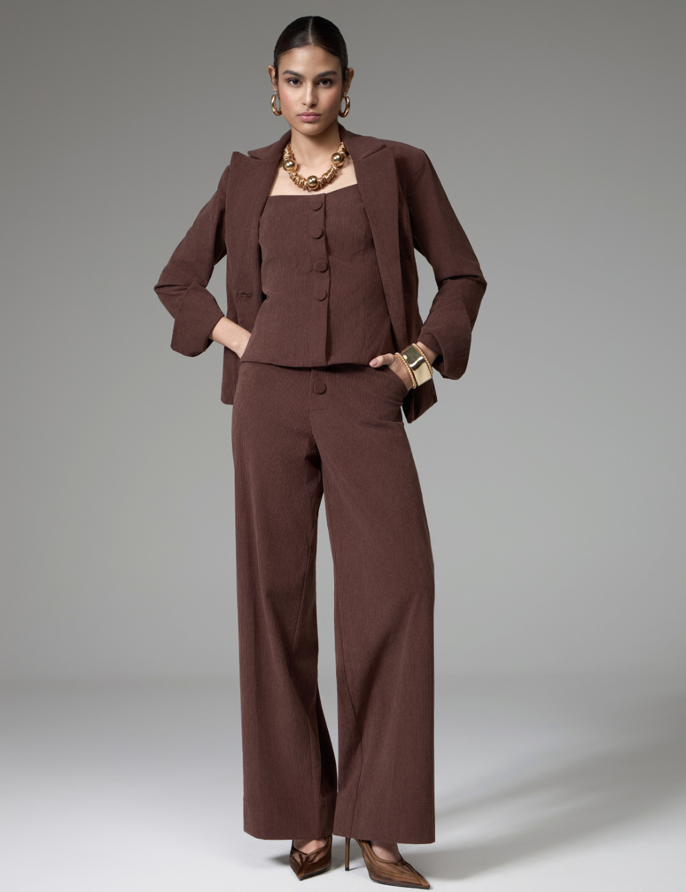 Calça Reta Marrom em Veludo Cotelê