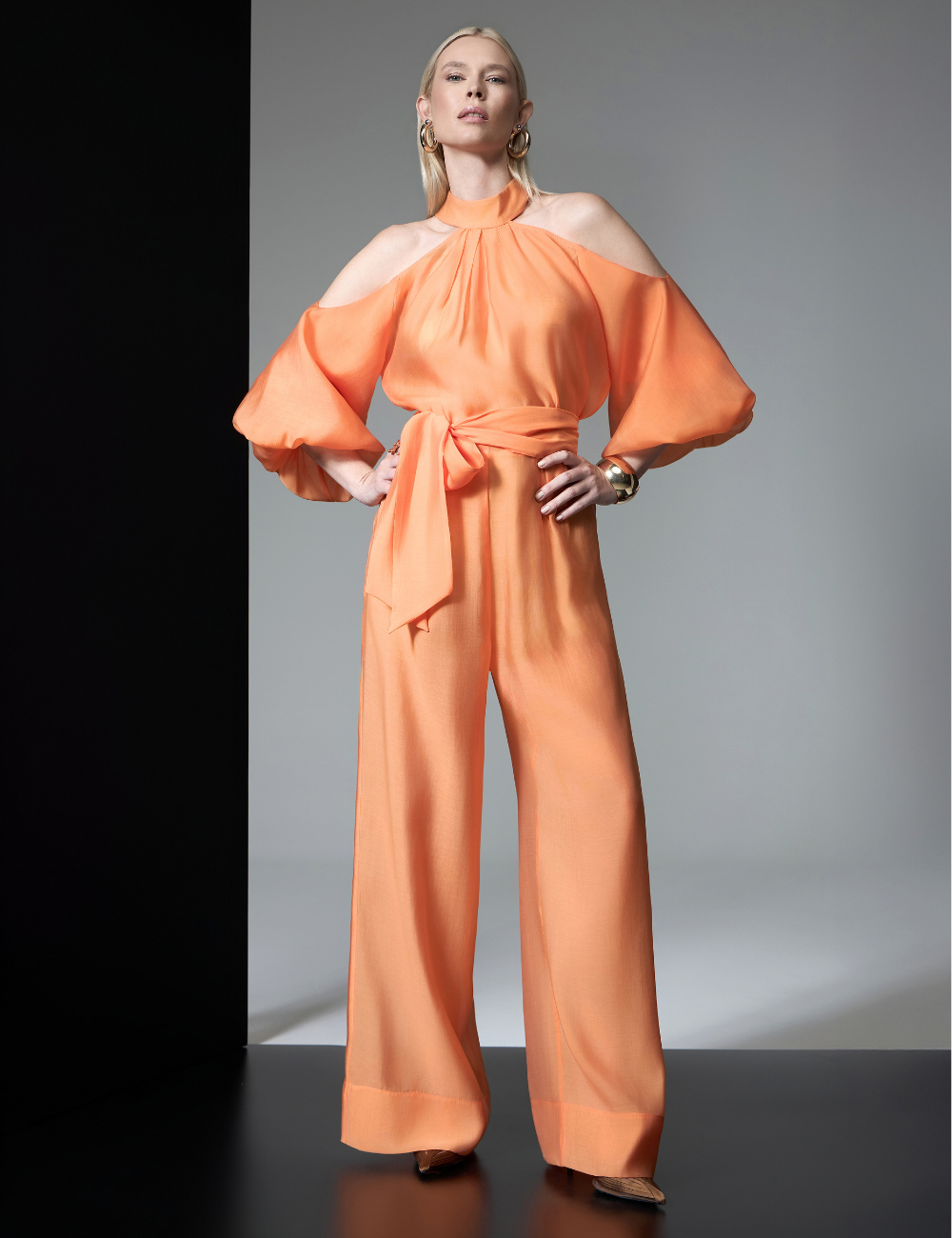 Macacão Laranja Pantalona com Transparência