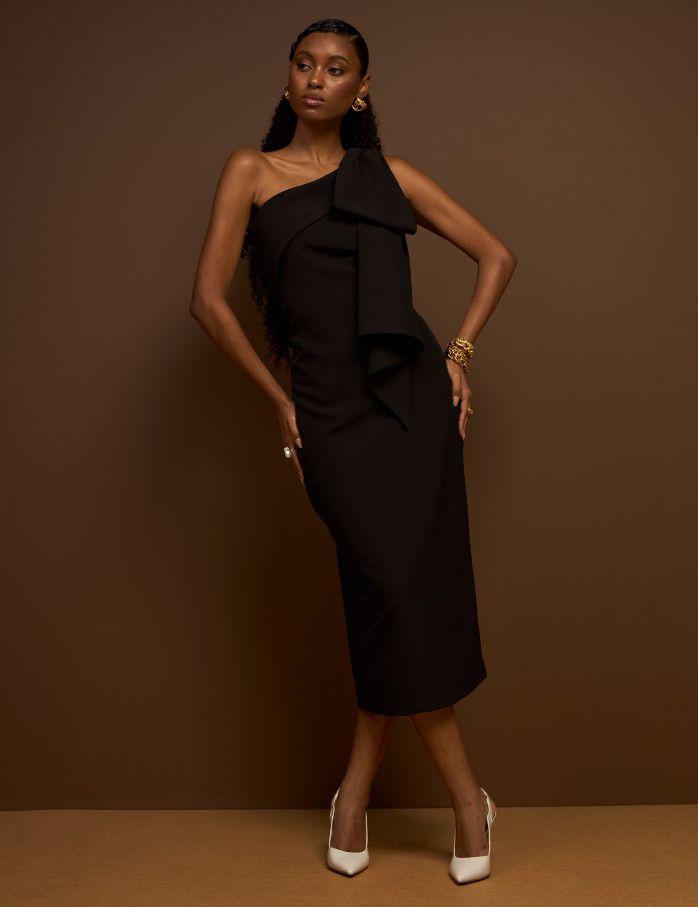 Vestido Midi Preto Ombro Único com Laço