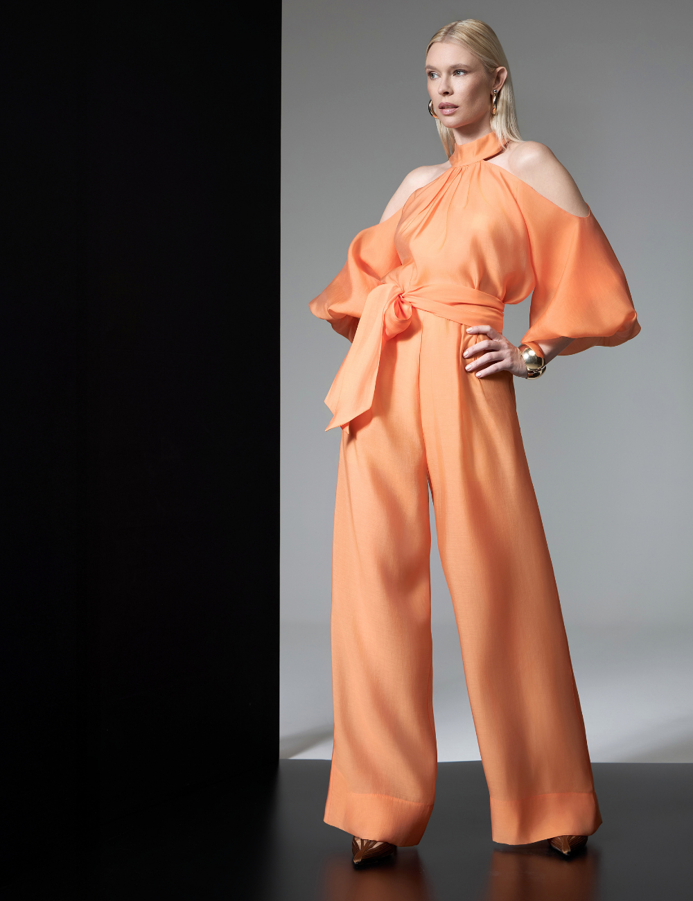 Macacão Laranja Pantalona com Transparência