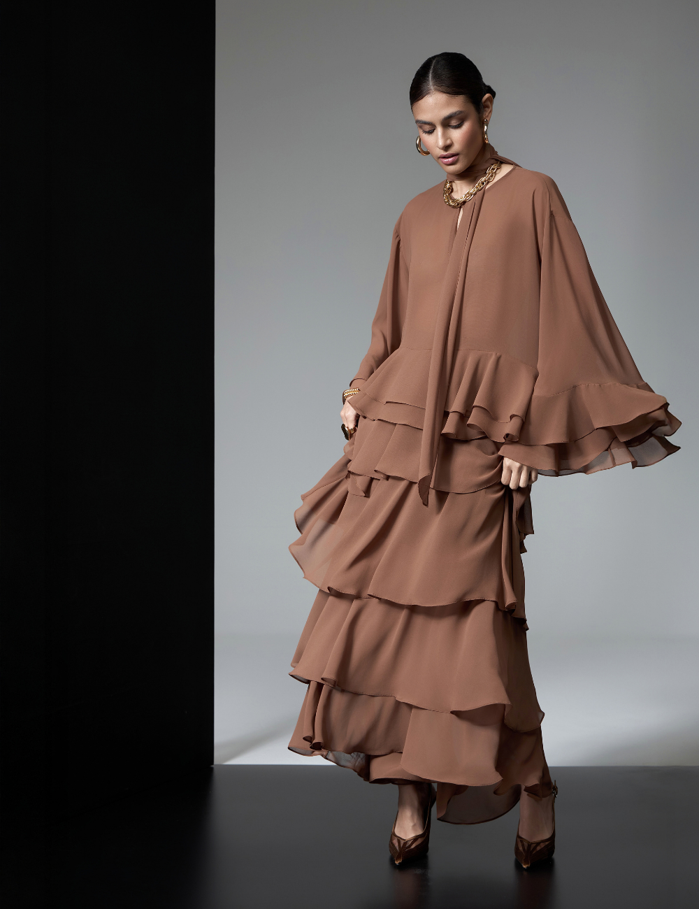 Blusa Marrom com Faixa e Babados