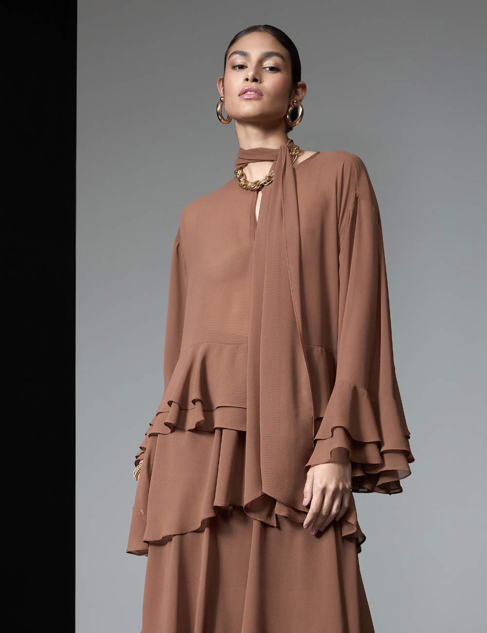 Blusa Marrom com Faixa e Babados