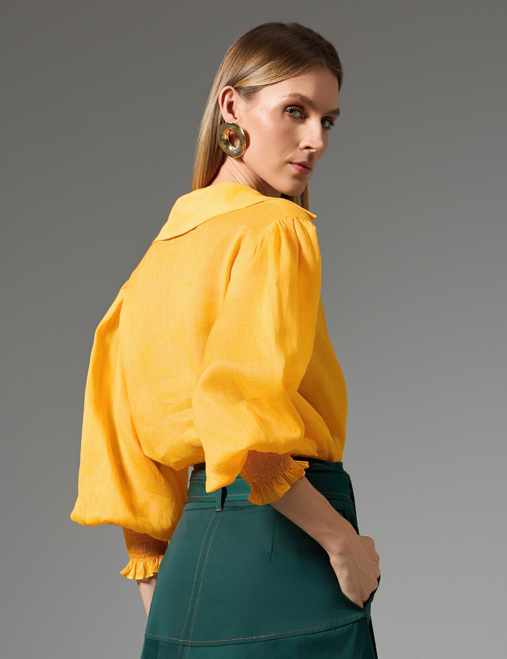 Camisa Amarela com Faixa