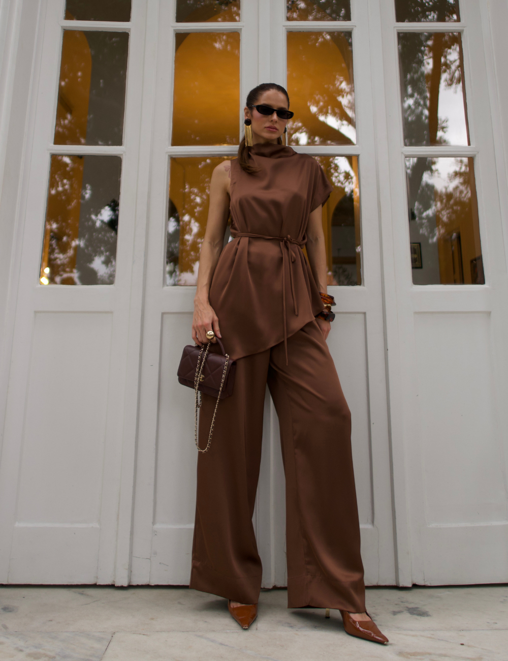 Conjunto Marrom Assimétrico em Cetim