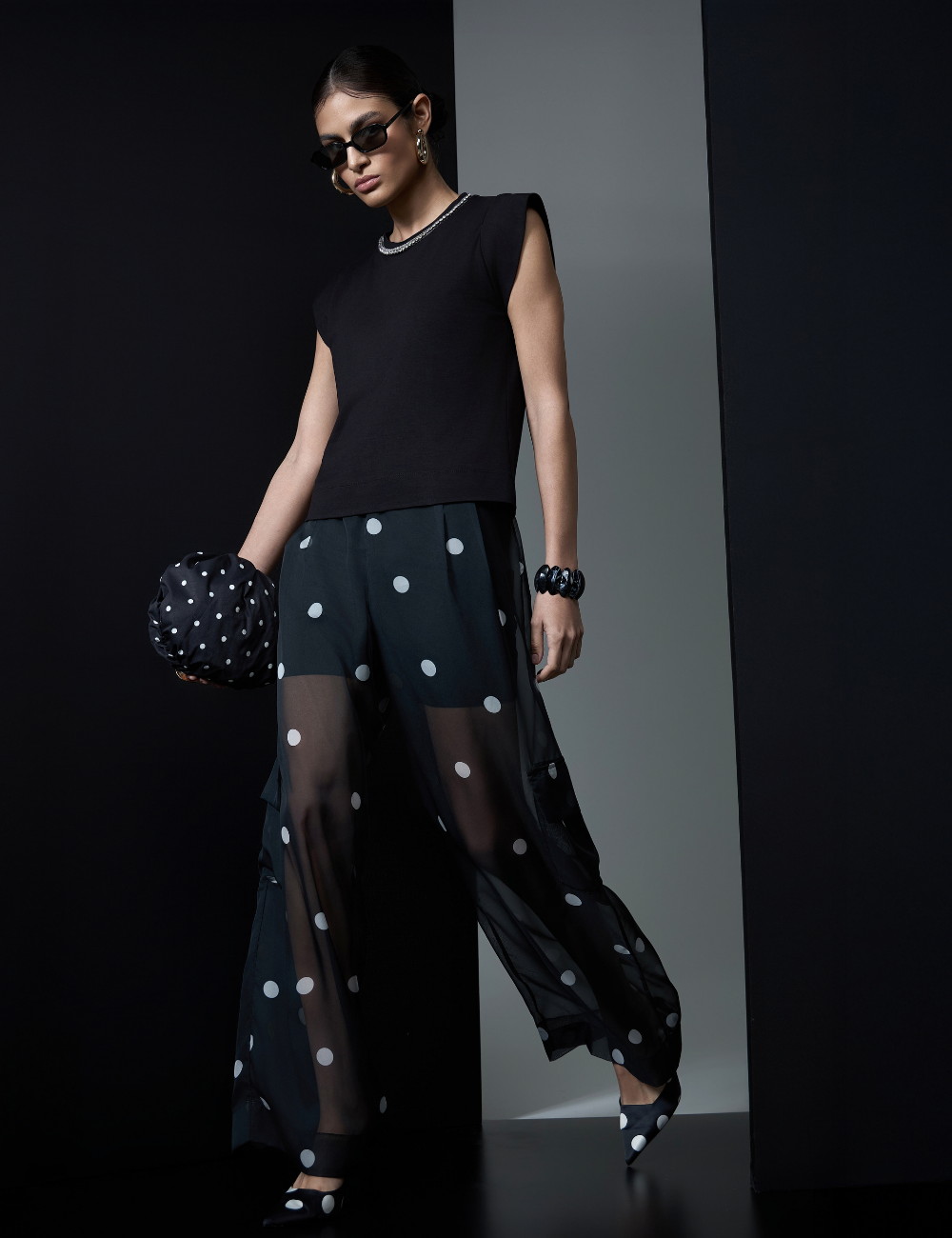 Calça de Poás Preta com Bolsos