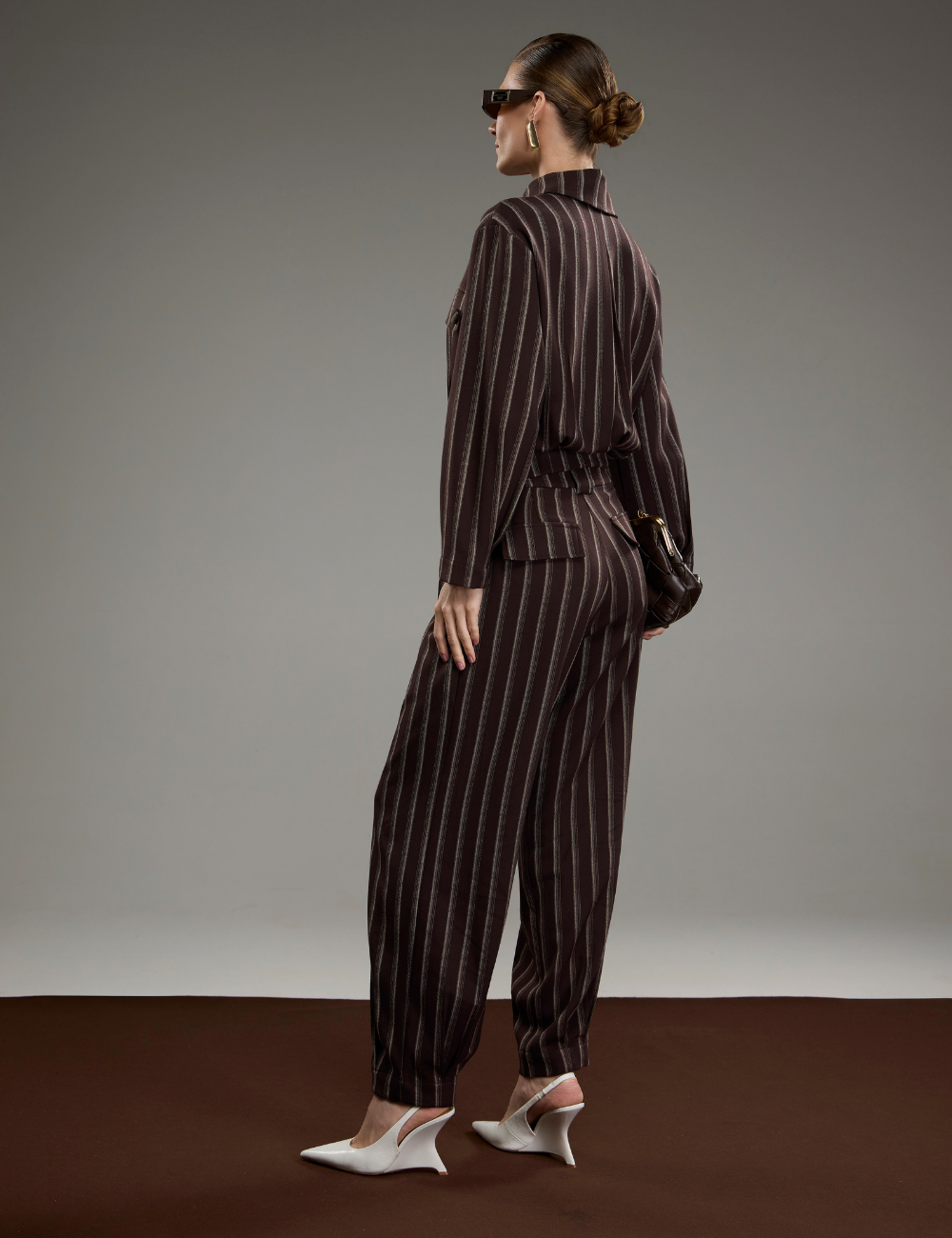 Calça Cenoura Marrom Listrada