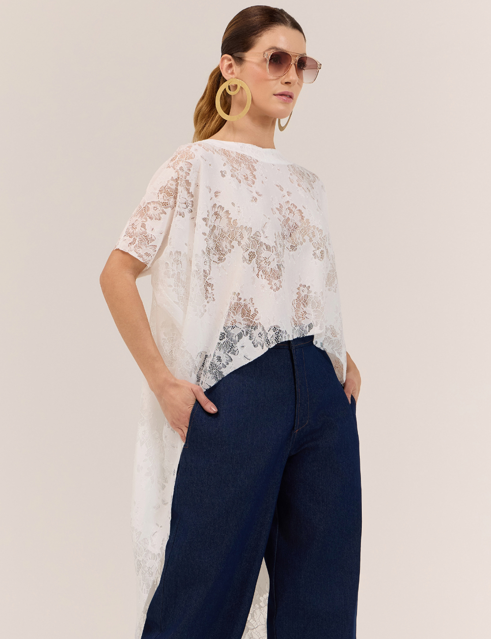 Blusa Off White em Renda com Pontas