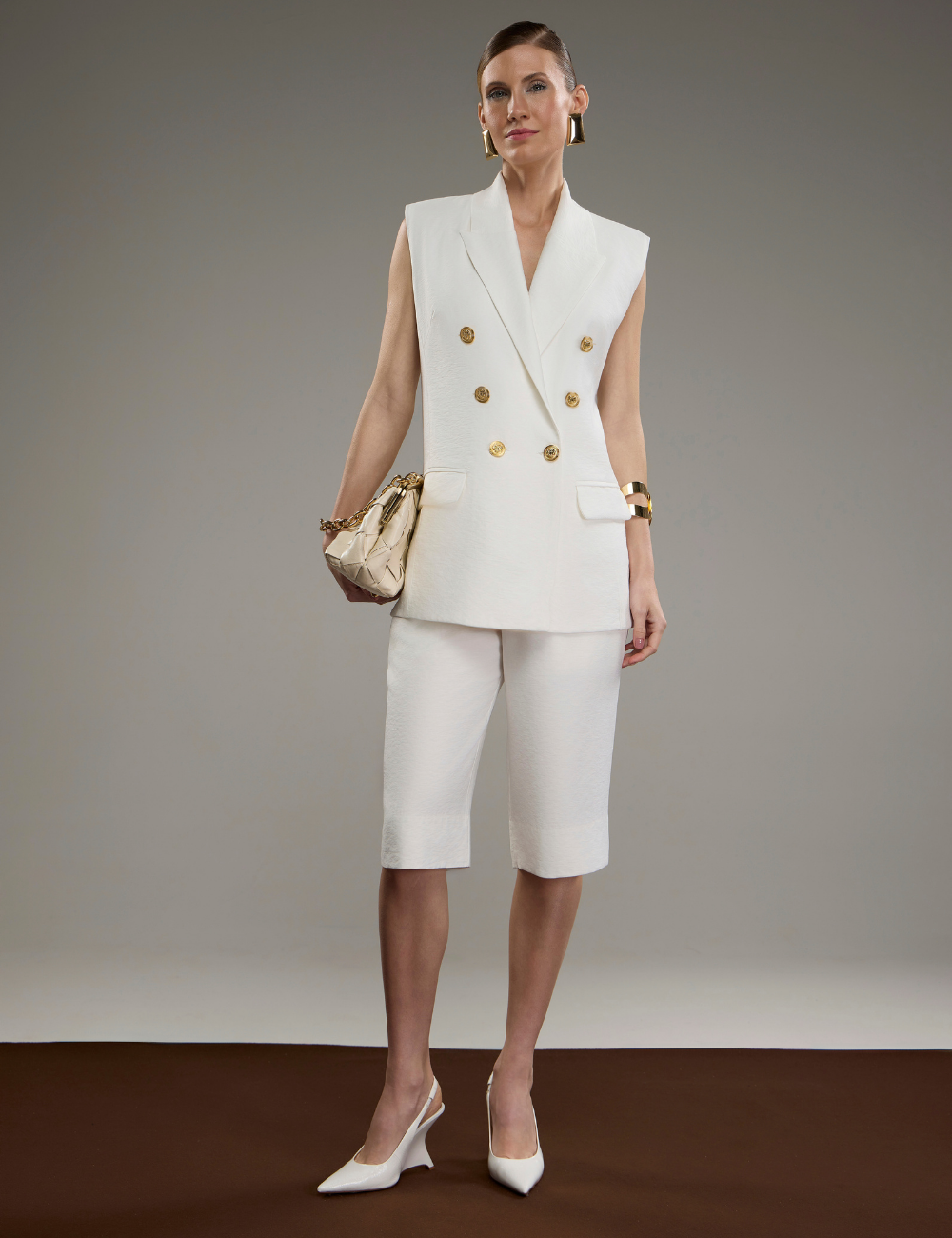 Conjunto Off White com Colete e Bermuda