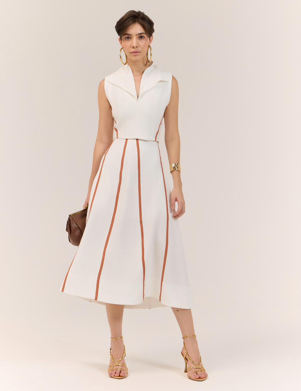 Conjunto Off White com Blusa e Saia