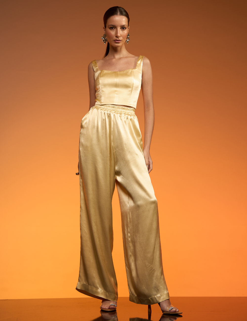 Calça Reta Amarelo Claro em Cetim