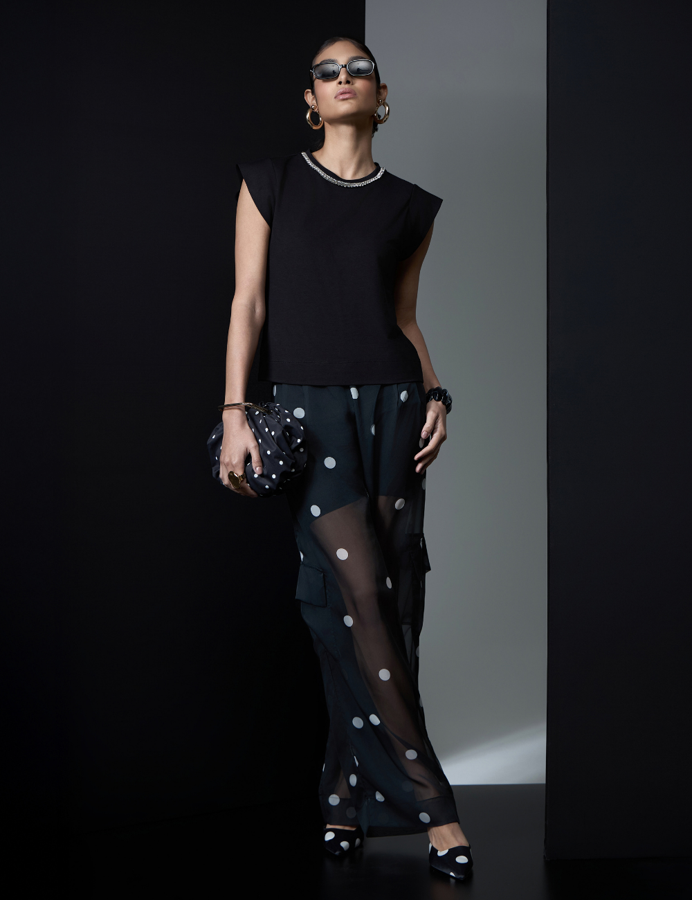 Calça de Poás Preta com Bolsos