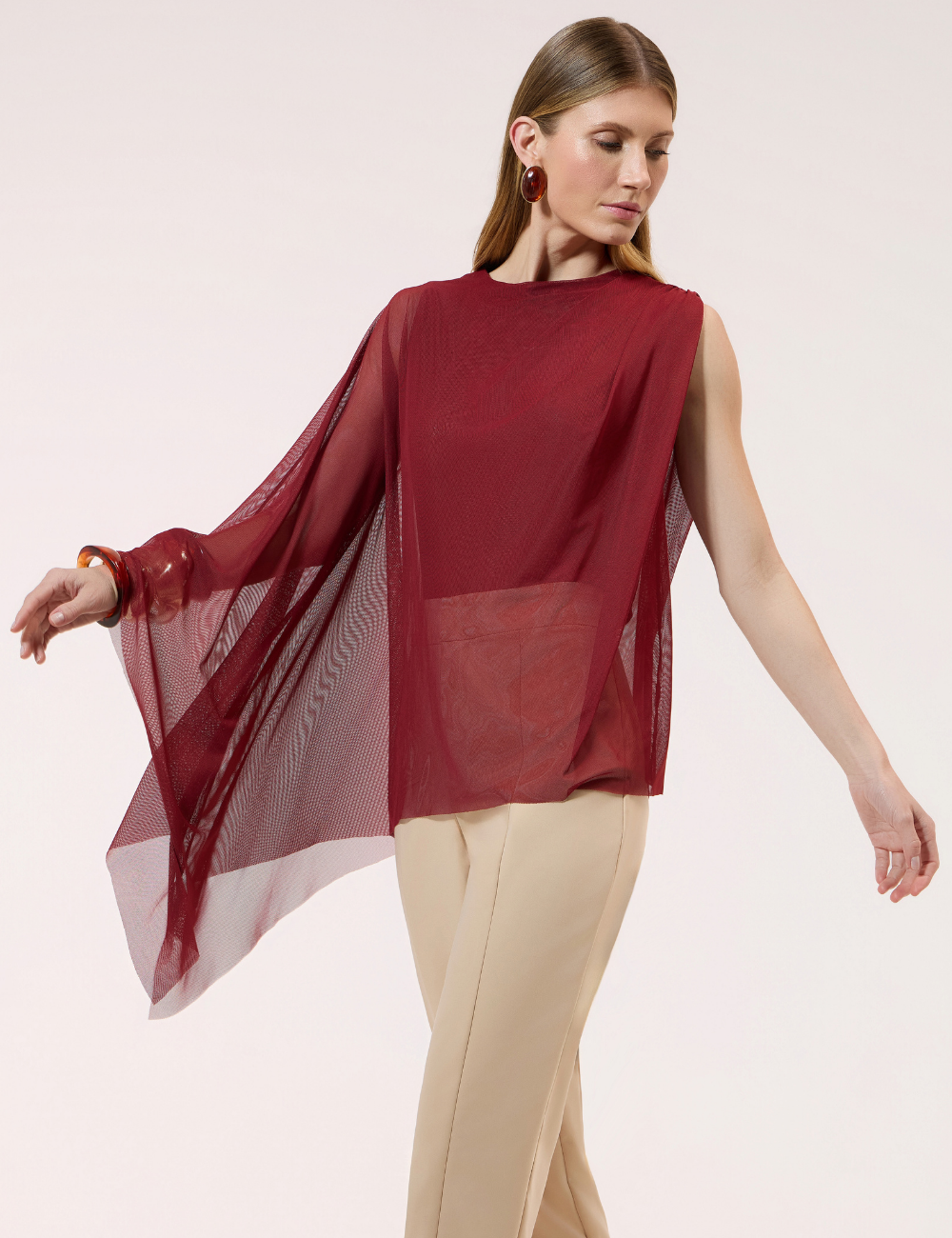 Blusa Assimétrica Bordô em Tule