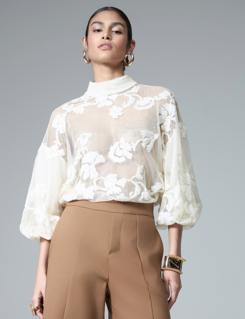 Blusa Bege em Tule Bordado