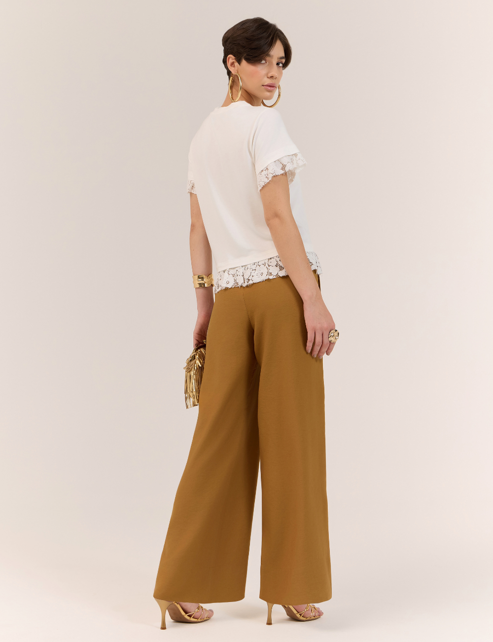 Blusa Off White com Detalhe em Renda