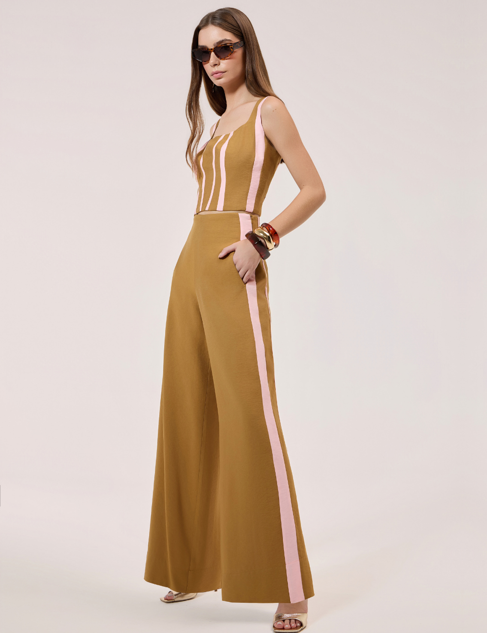 Conjunto Marrom com Top e Calça Reta