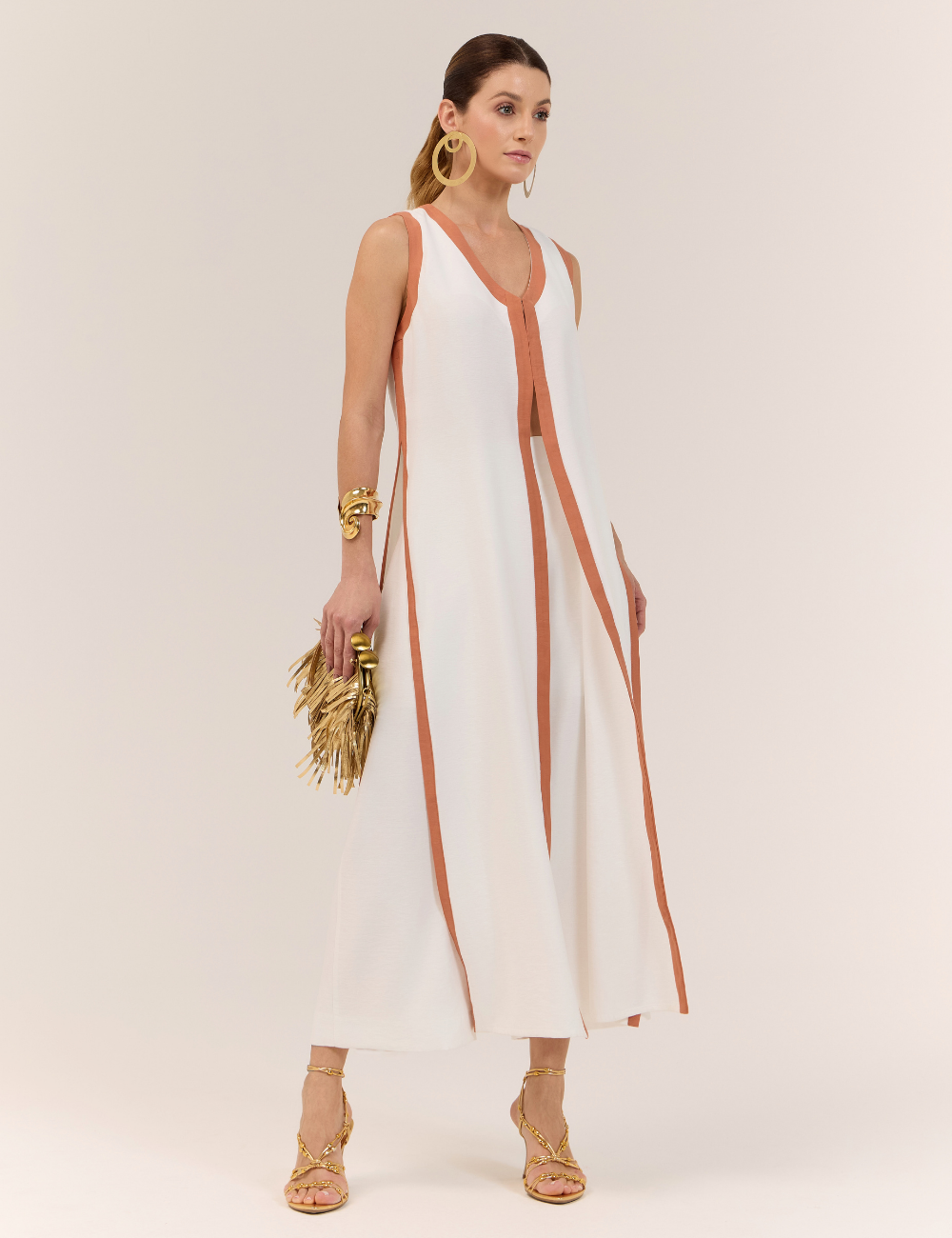 Conjunto Off White com Blusa Alongada e Calça