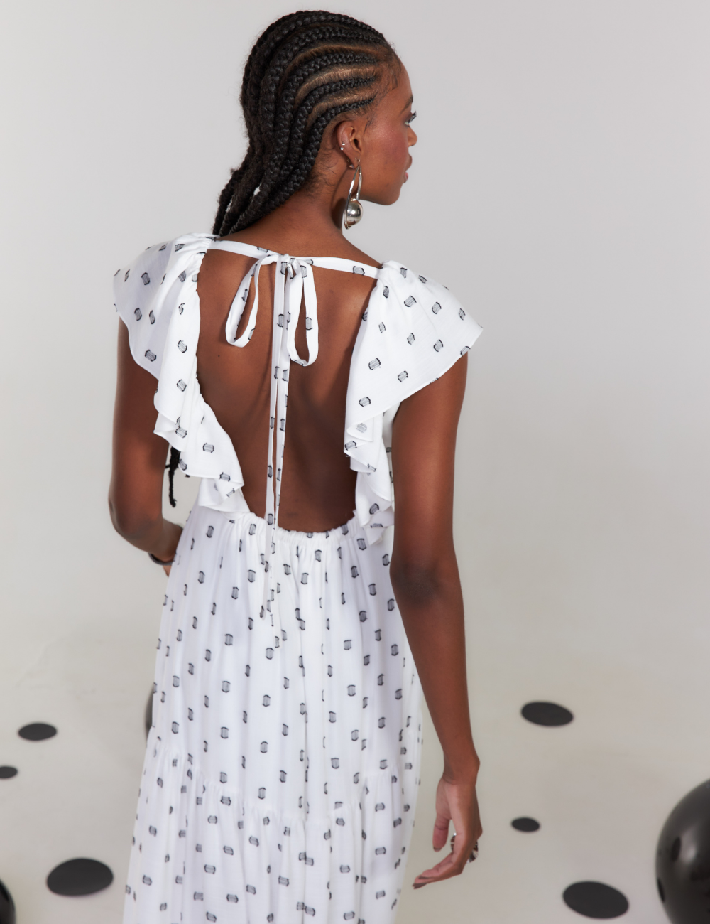 Vestido Longo Off White com Poás Bordados