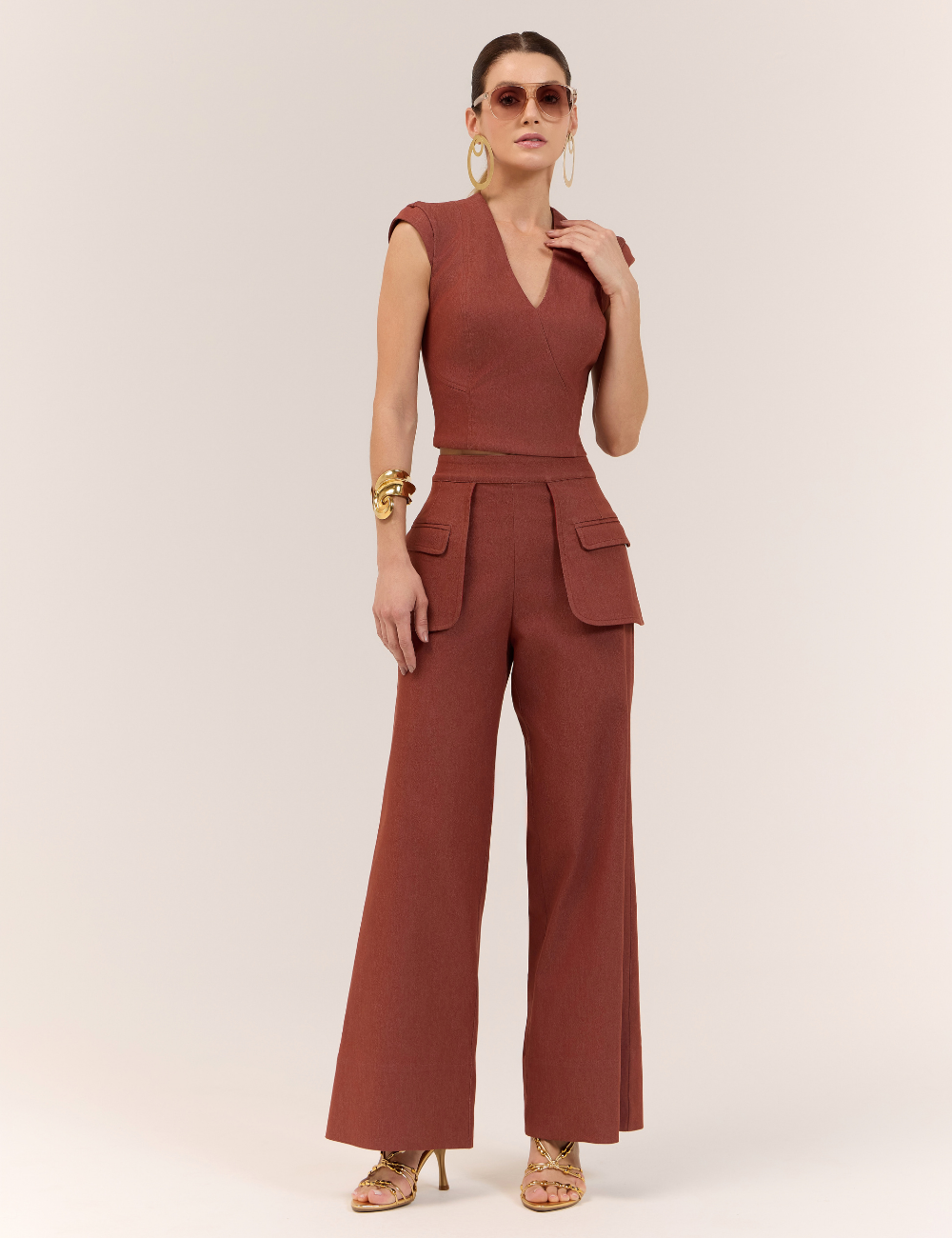 Conjunto Caramelo com Blusa e Calça em Sarja