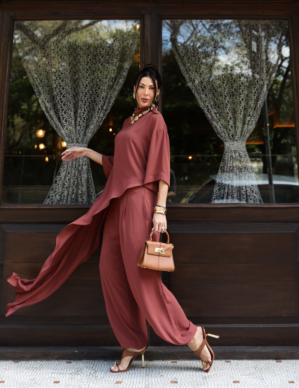 Conjunto Marrom Assimétrico