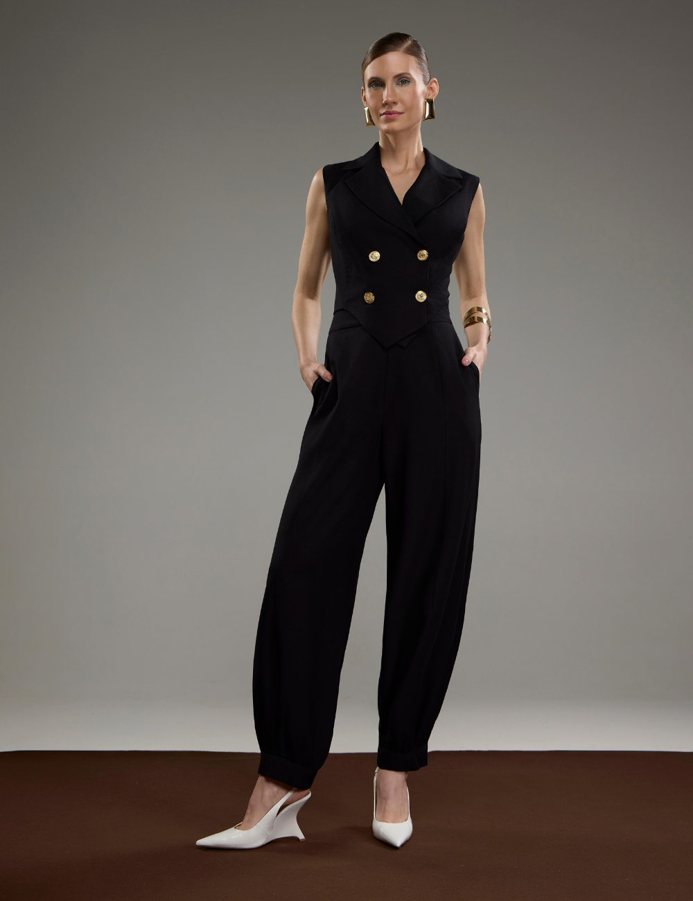 Calça Cenoura Preta com Bolsos