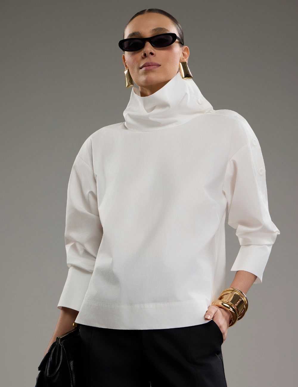 Camisa Off White com Gola Alta