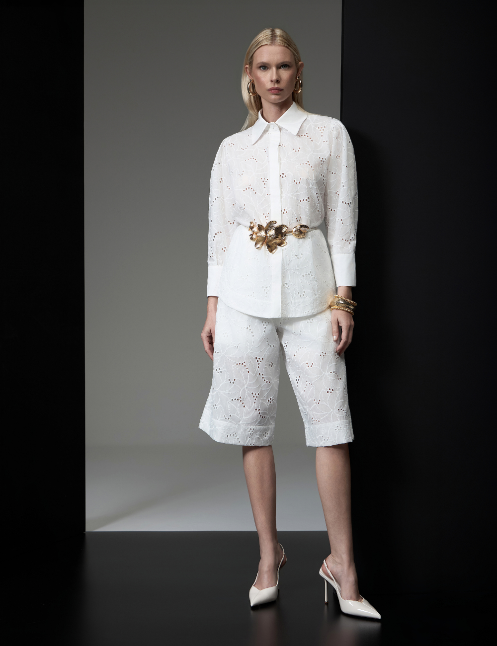 Camisa Off White com Bordados