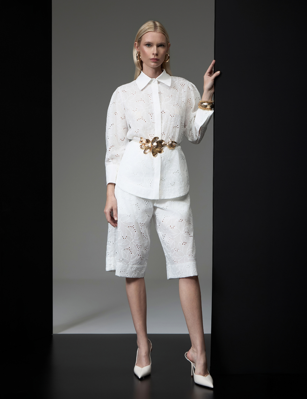 Camisa Off White com Bordados