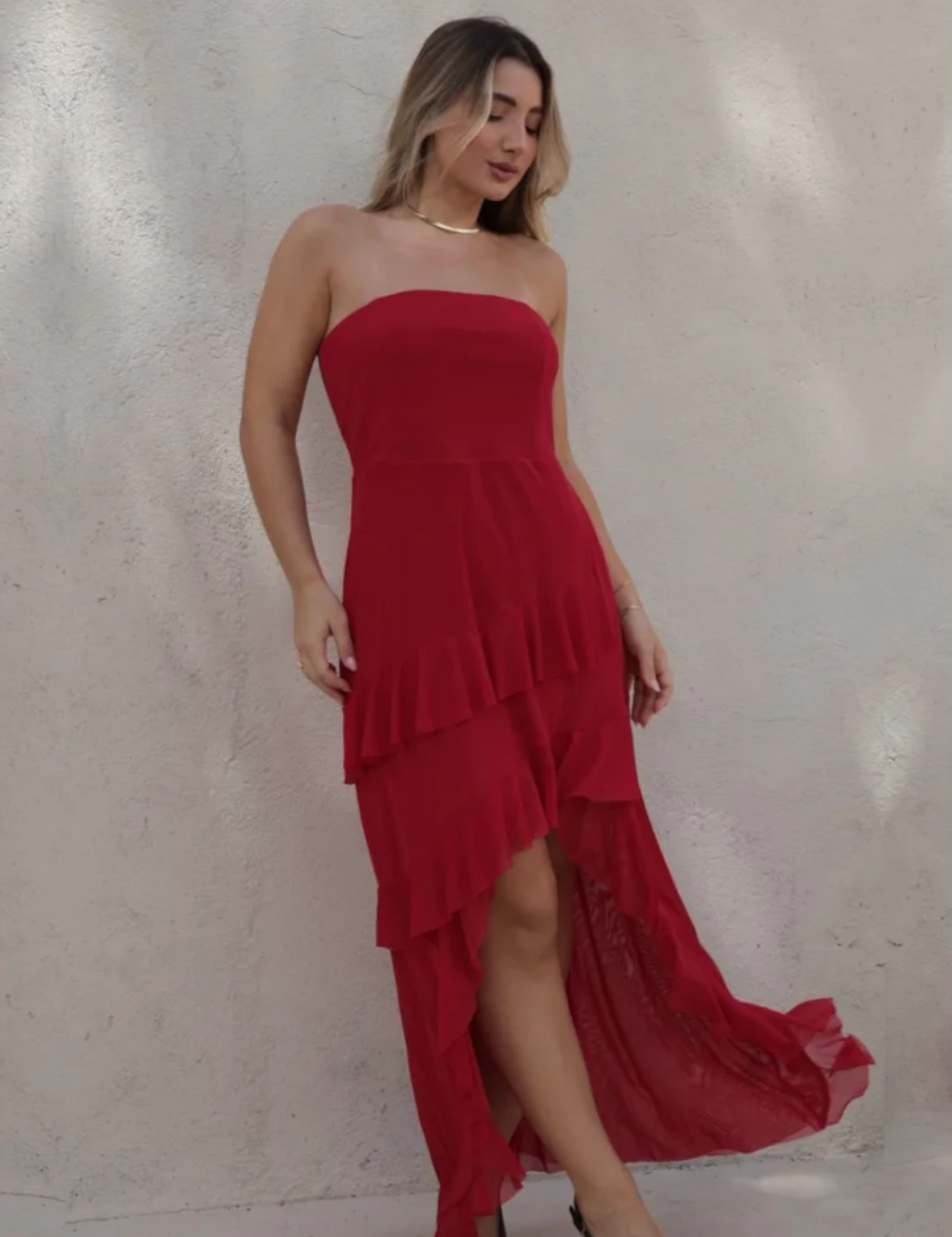 Vestido Midi Vermelho sem Alças com Babados