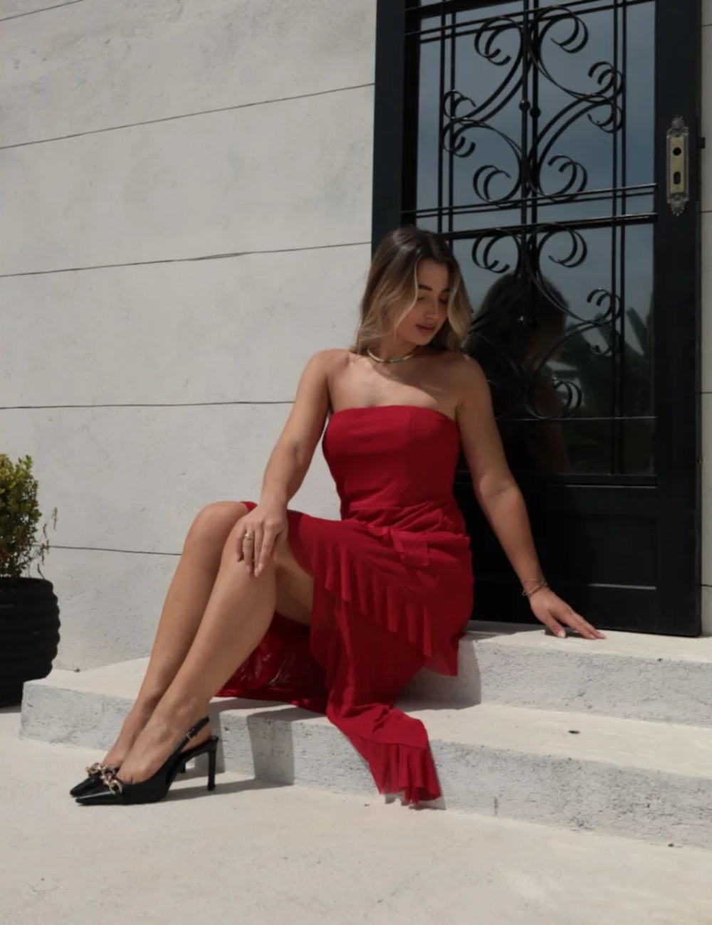 Vestido Midi Vermelho sem Alças com Babados