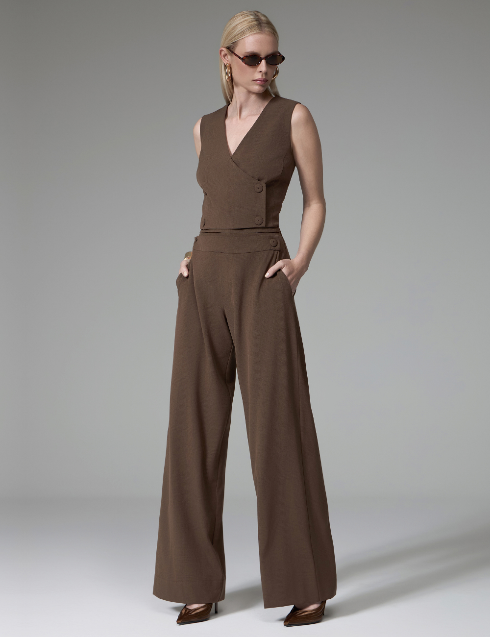 Conjunto Marrom com Botões