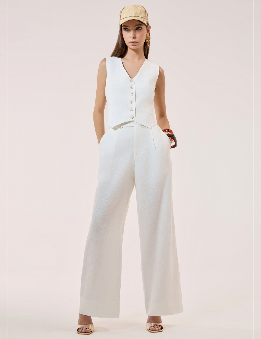 Conjunto Off White com Colete e Calça Reta