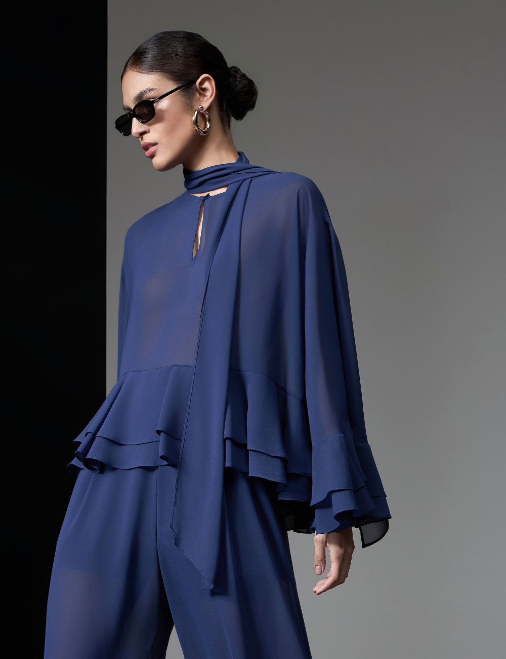 Blusa Marinho com Faixa e Babados