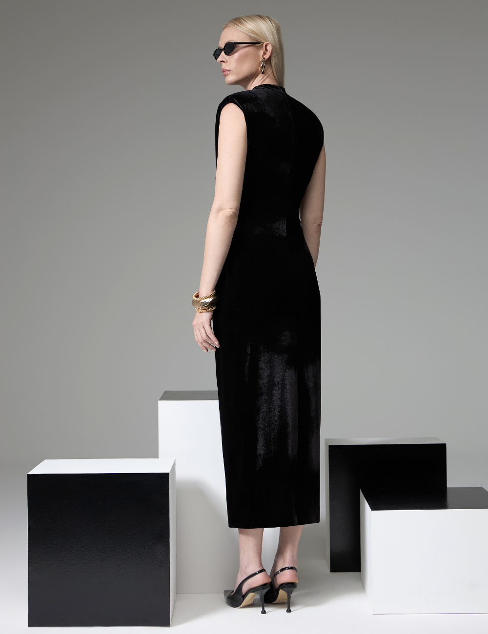 Vestido Midi Preto em Veludo