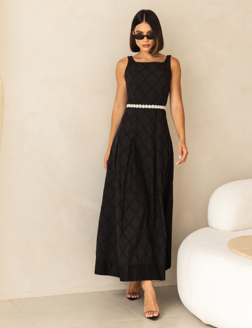 Vestido Preto com Bordados e Pérolas