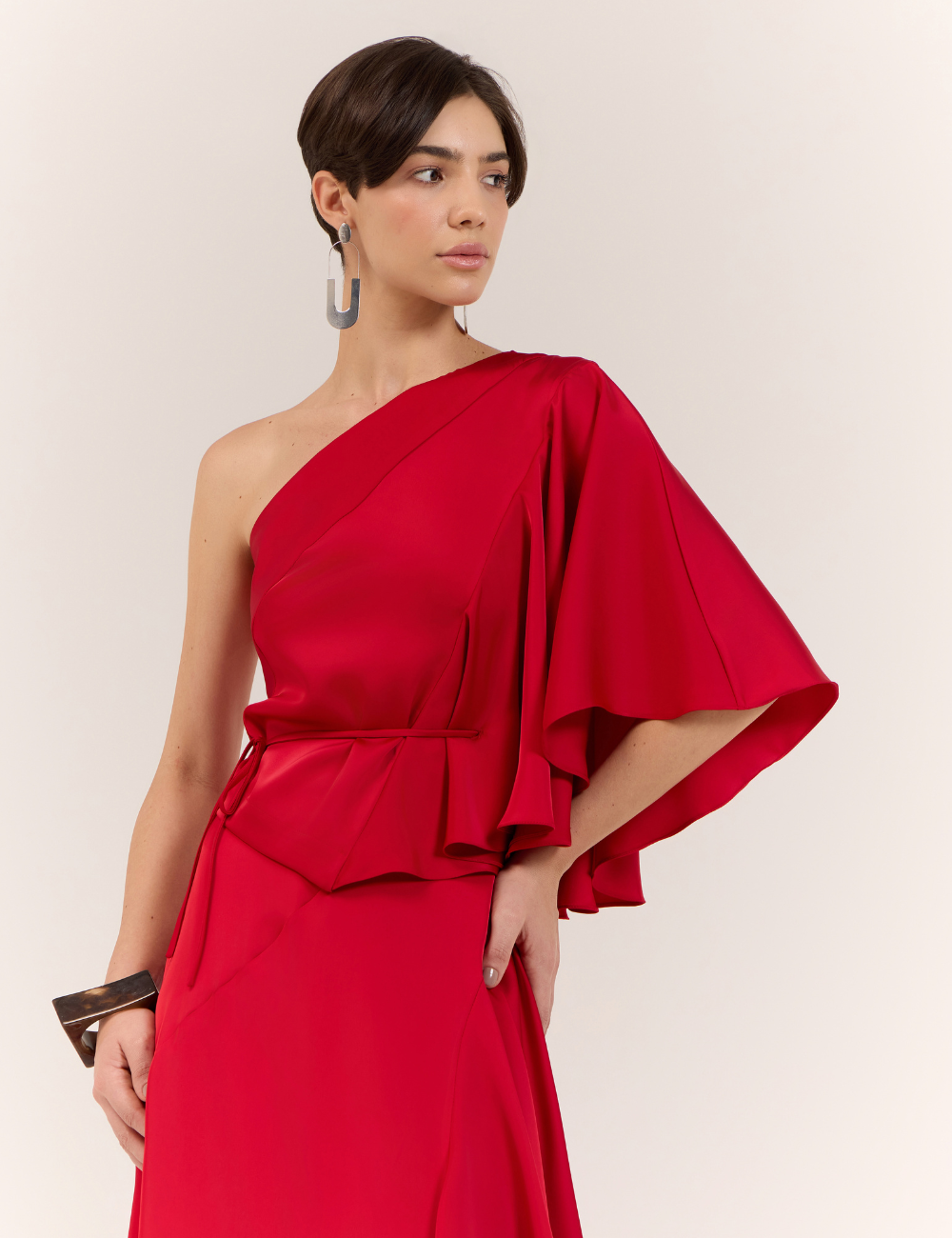 Conjunto Vermelho Assimétrico em Cetim