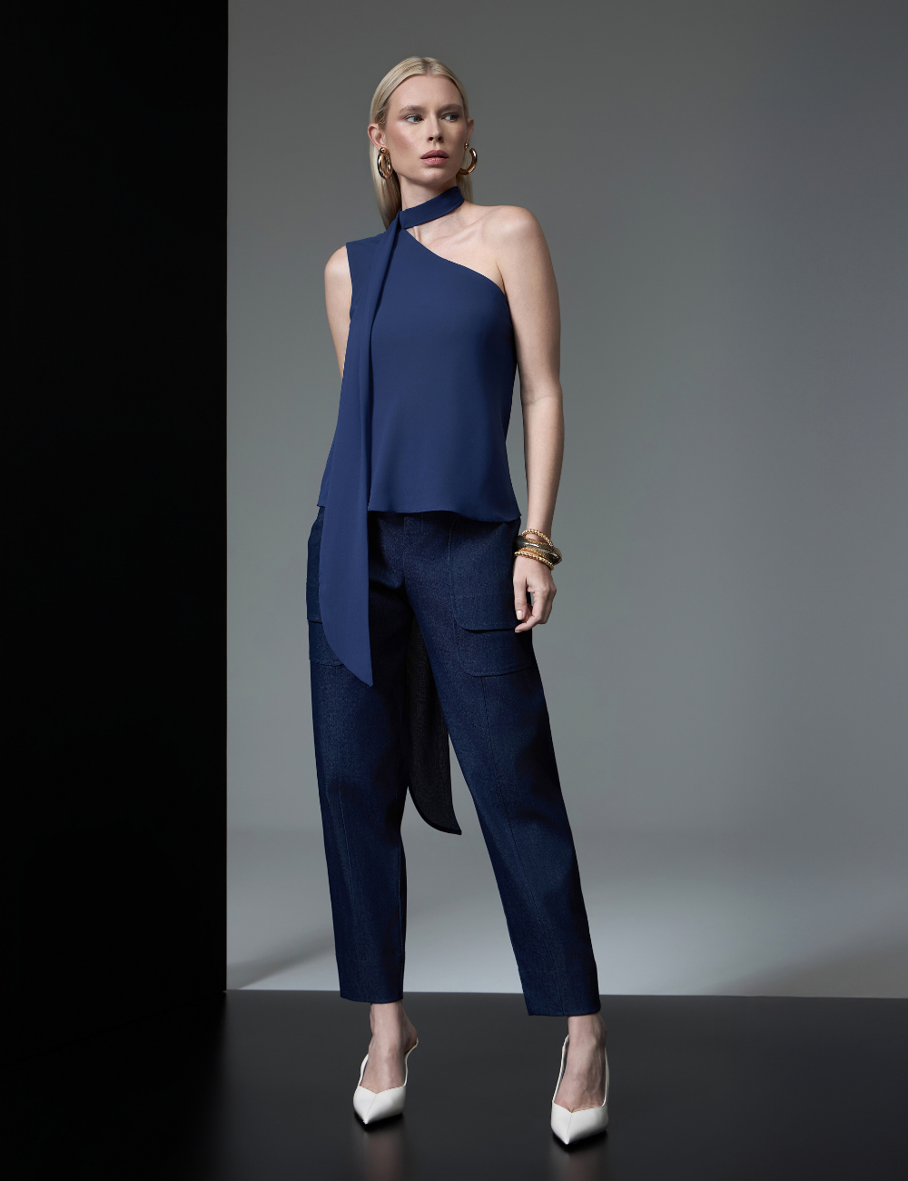 Blusa Azul Marinho com Faixa