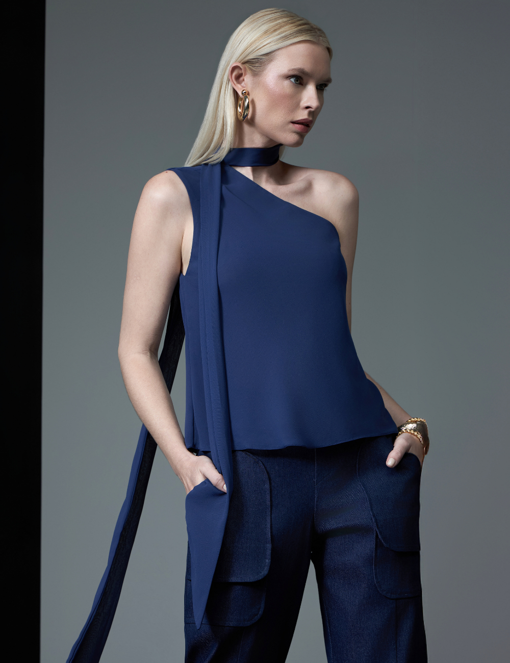 Blusa Azul Marinho com Faixa