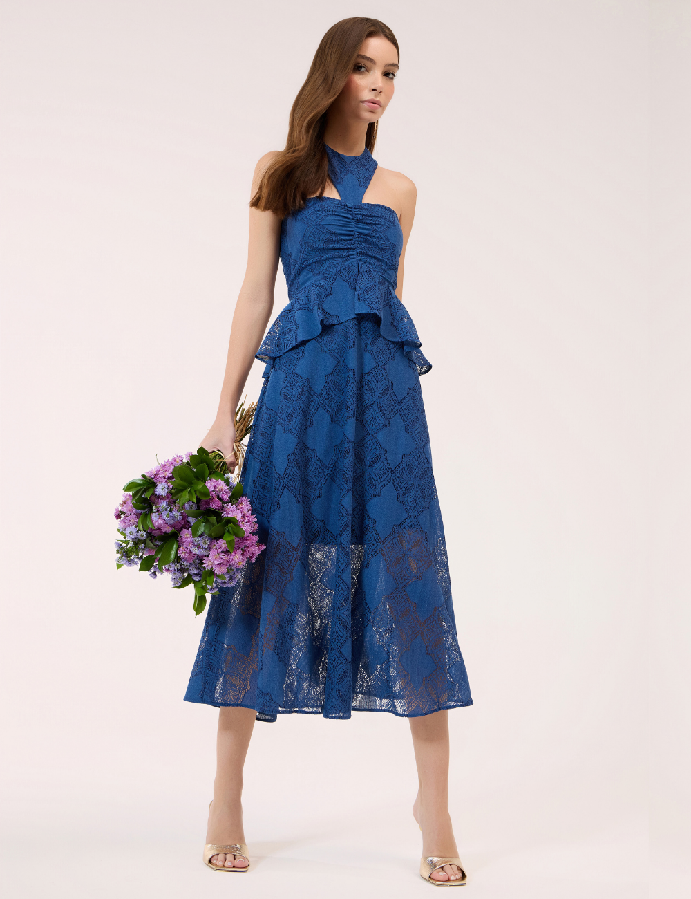 Vestido Midi Marinho em Renda