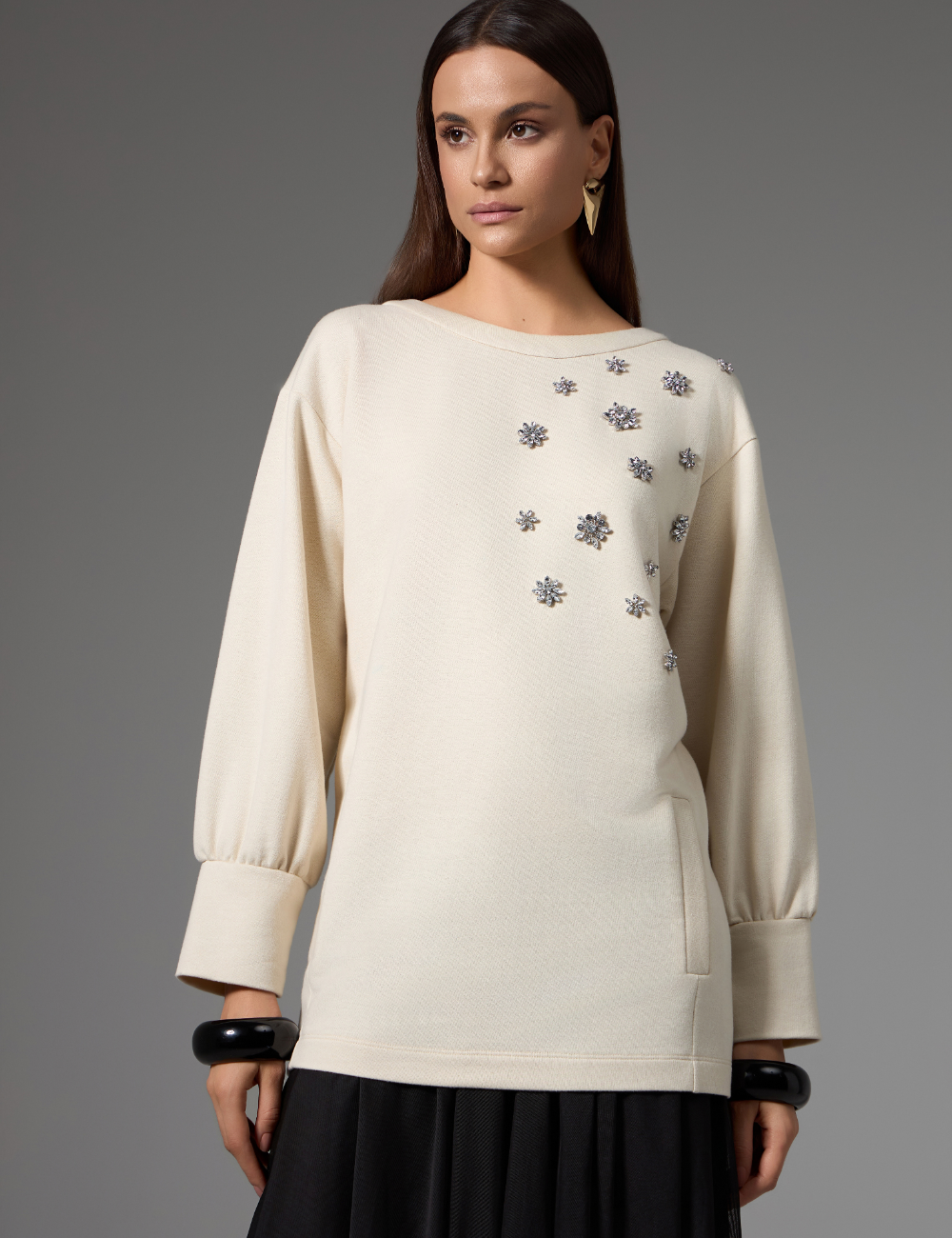 Blusa Alongada Bege em Moletom com Pedrarias