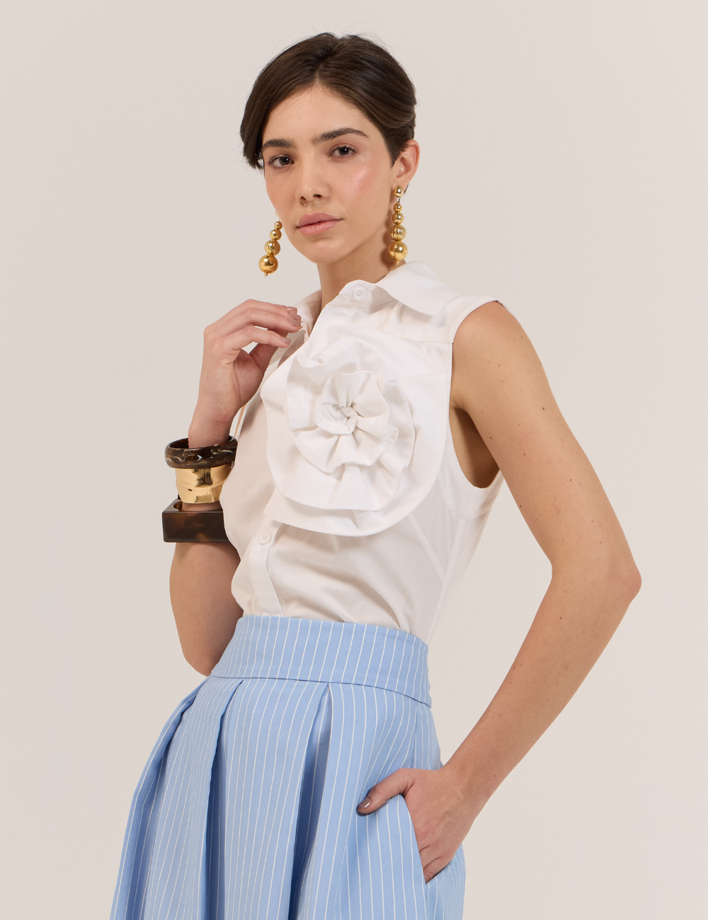 Camisa Off White com Maxi Flor