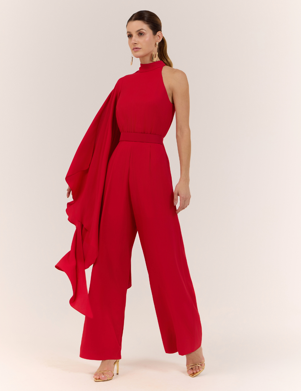 Macacão Vermelho com Manga Assimétrica