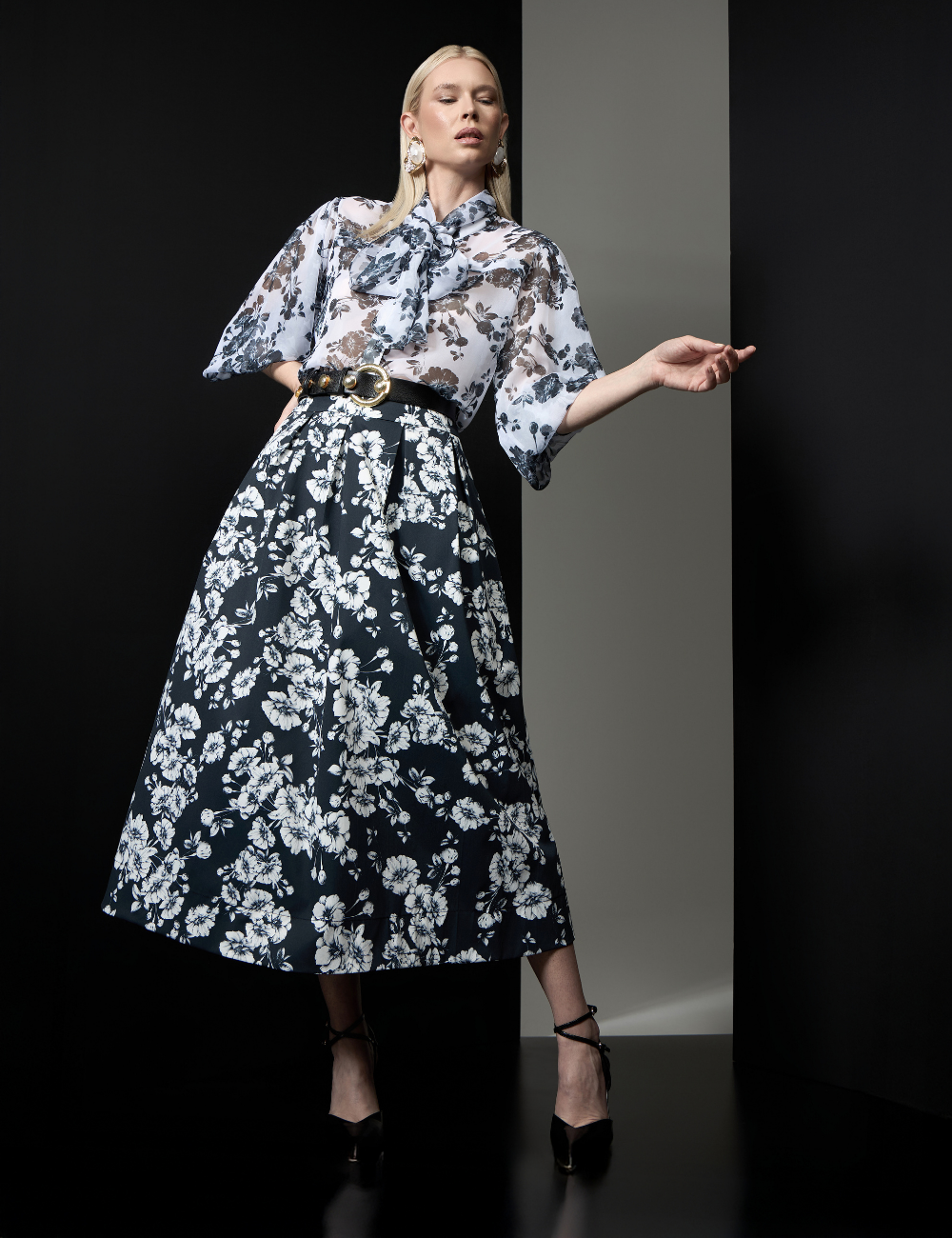 Camisa Floral Off White com Amarração