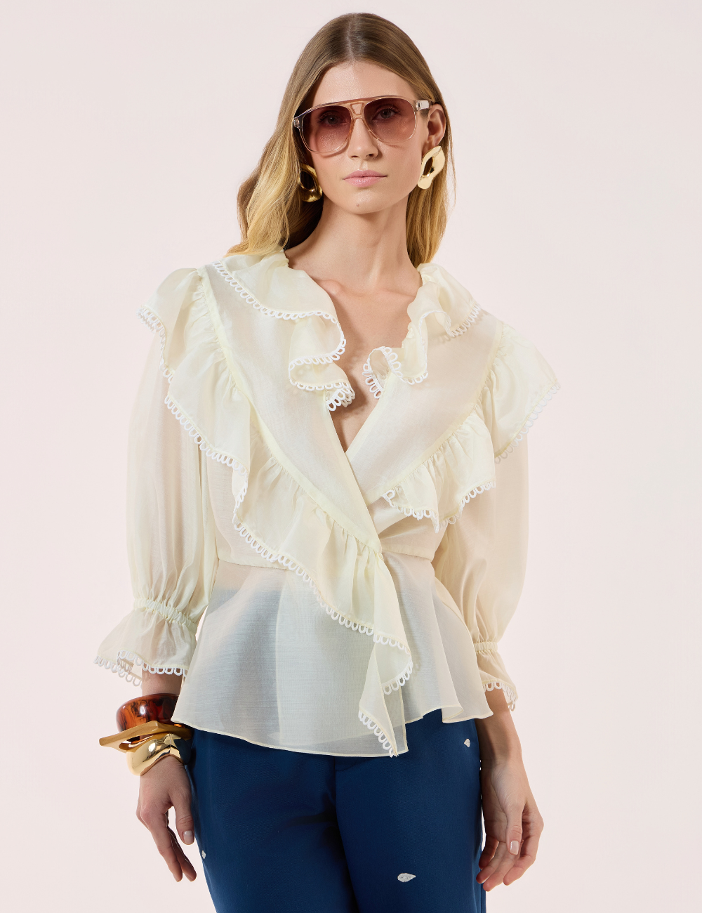 Camisa Off White com Babados e Renda