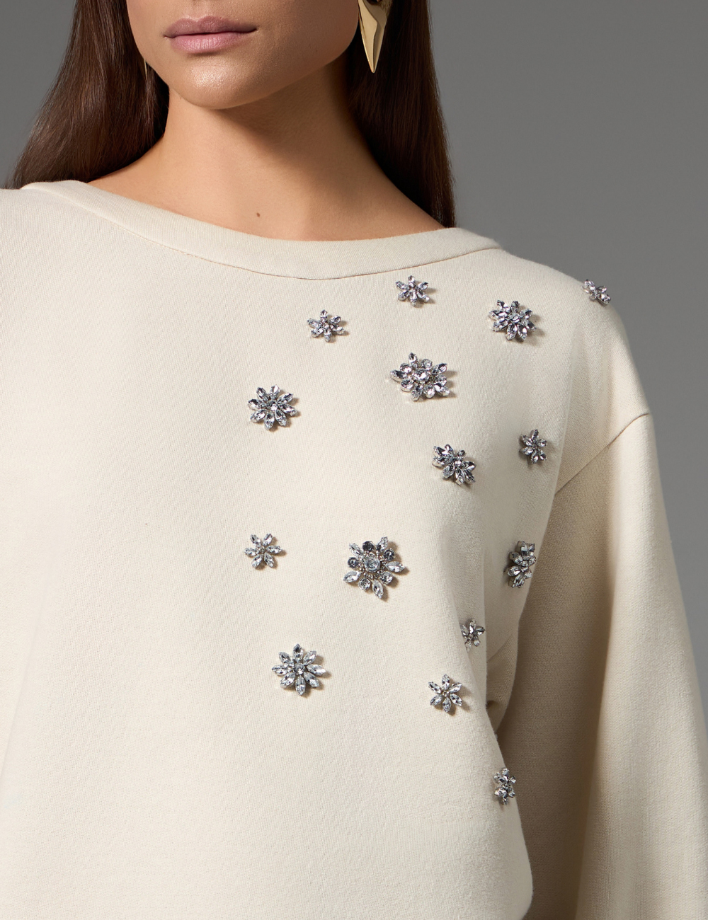 Blusa Alongada Bege em Moletom com Pedrarias