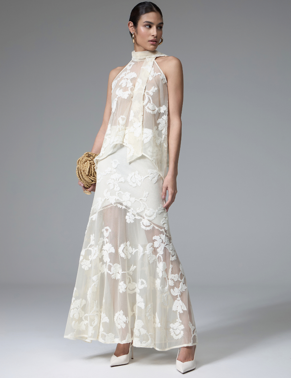 Blusa Bege em Tule Bordado com Faixa