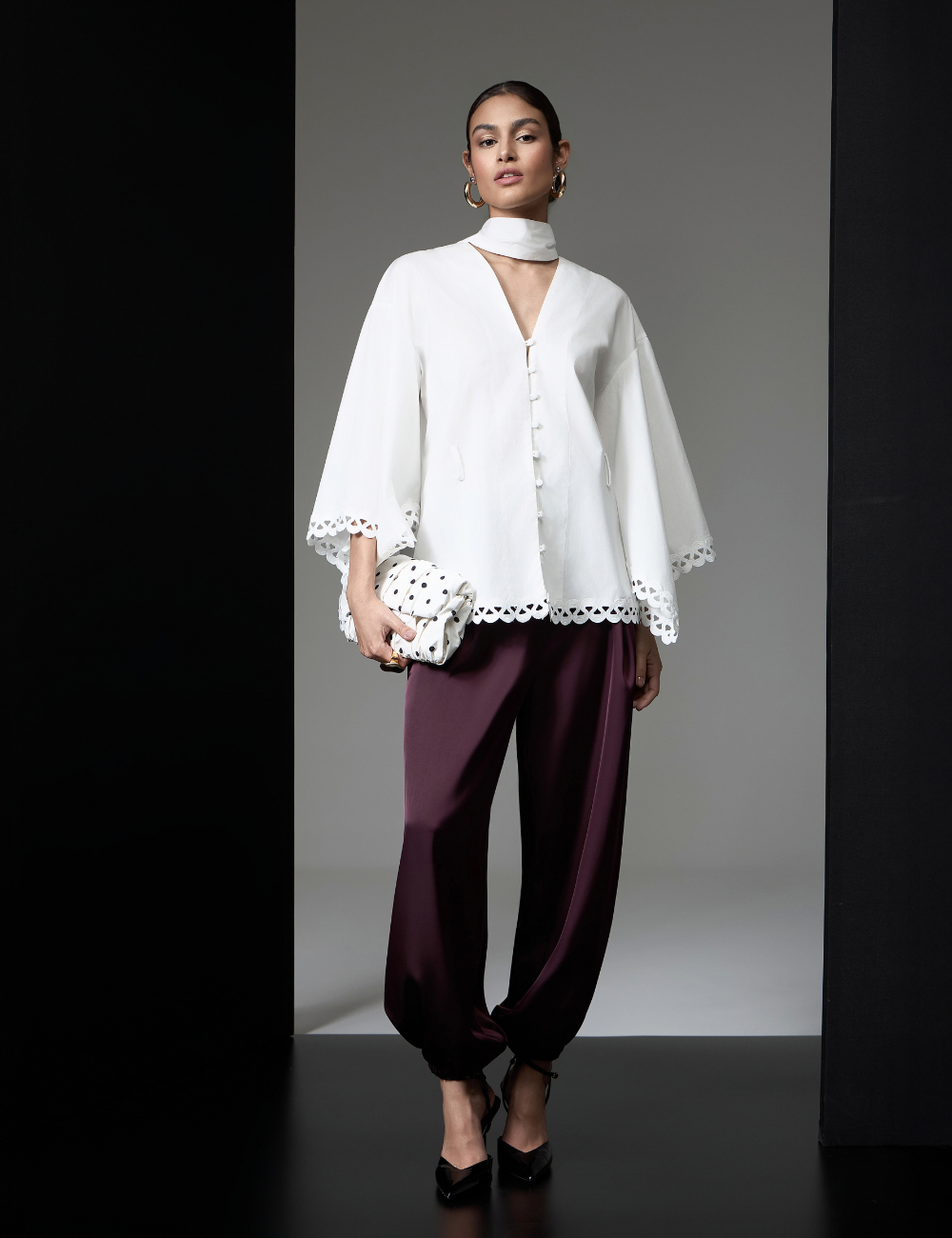 Camisa Off White com Mangas Amplas