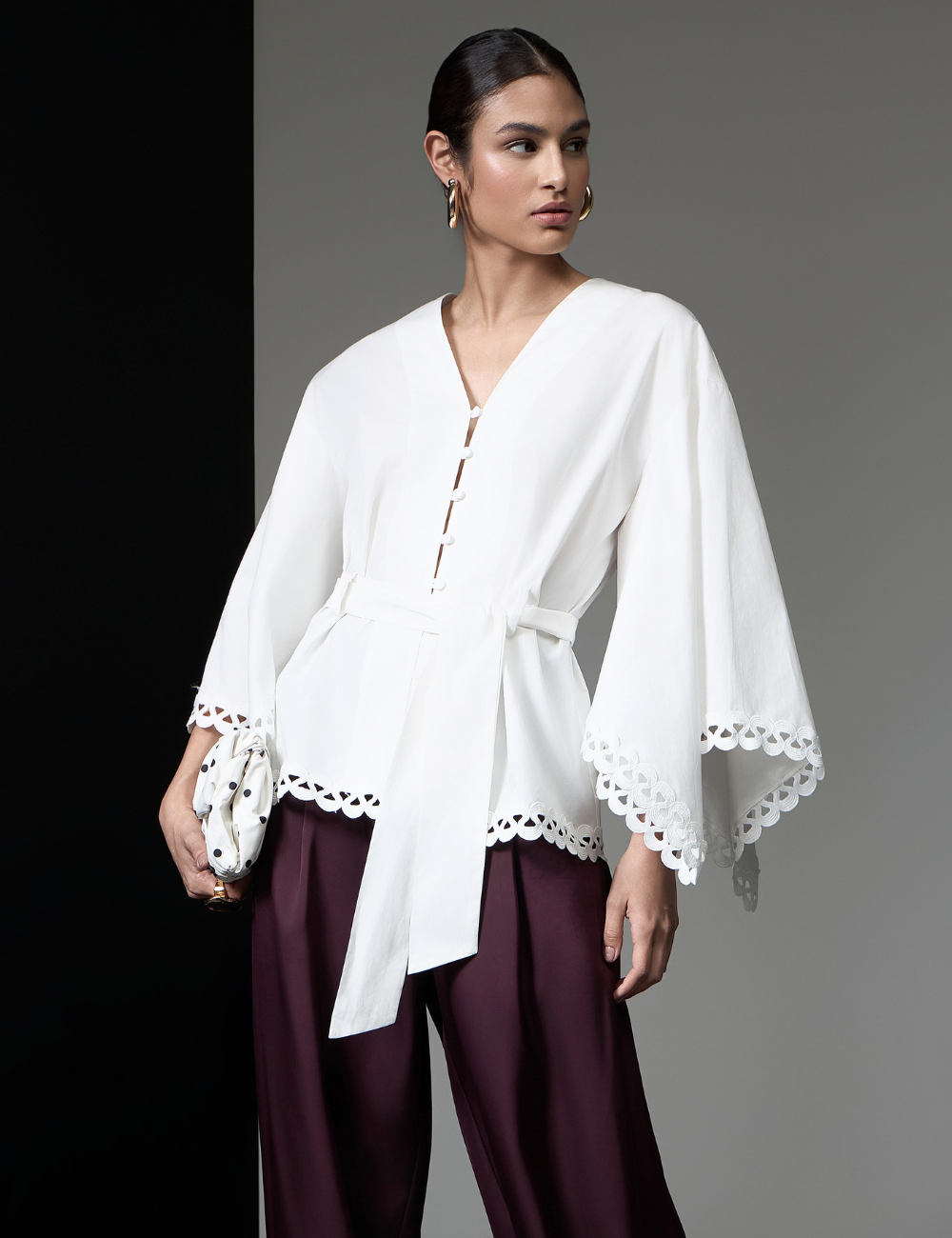 Camisa Off White com Mangas Amplas